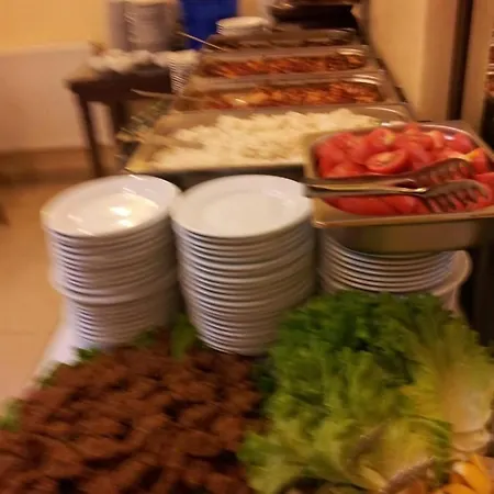 Adil Hotel *