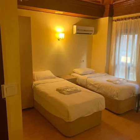 Adil * Κωνσταντινούπολη