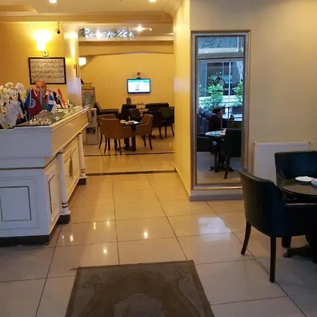 Adil Hotel *
